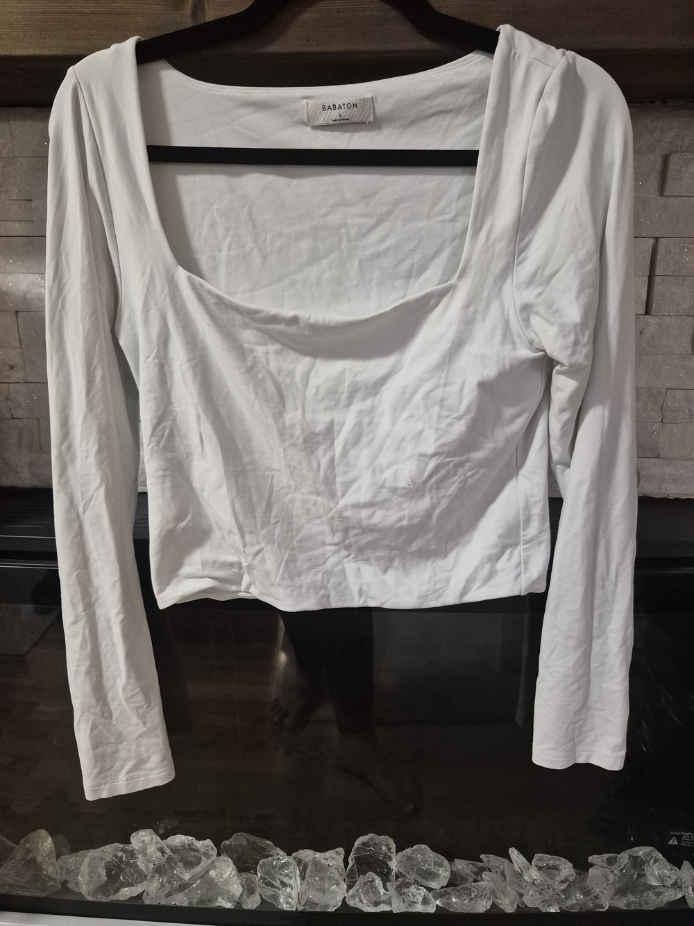 Lg Babaton White Long-Sleeve Scoop Neck Crop Top
